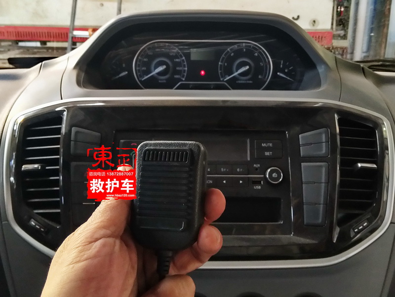 上汽大通V80救護(hù)車駕駛室、喊話器照片